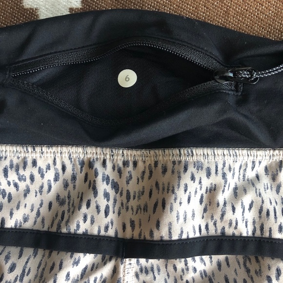 RARE Lulu lemon speed up short - Picture 6 of 6